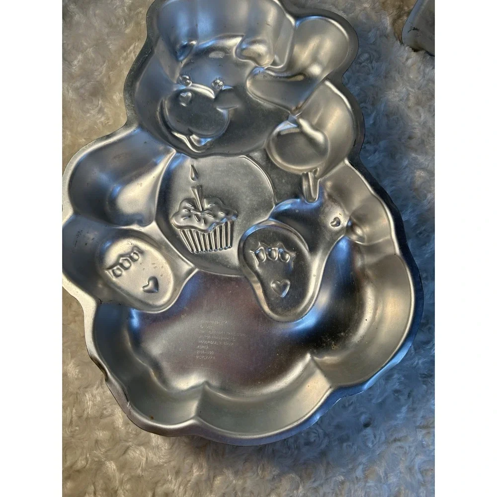 Wilton Care Bears Cake Pan 2105-1793 Vintage Licensed Aluminum Bear Shape